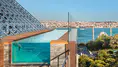 Şehir Stresinden Uzaklaşmanın Yolu: The Roof Sonsuzluk Havuzu ile Dinlendirici Bir Deneyim