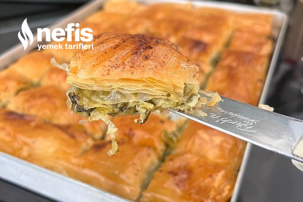 Bakalava Görünümünde Ispanaklı Peynirli Börek