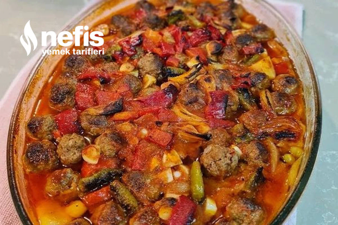 Fırında Garnitürlü Anne Köftesi