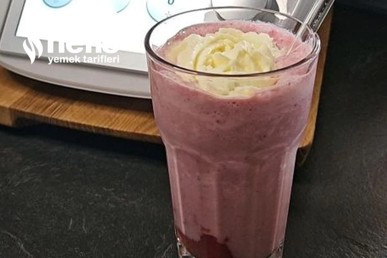 Soslu Çilek Milkshake (Videolu)