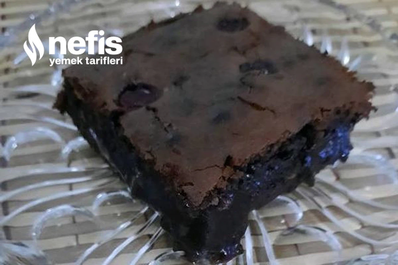Sufle Tadında Fındık Parçacıklı Browni