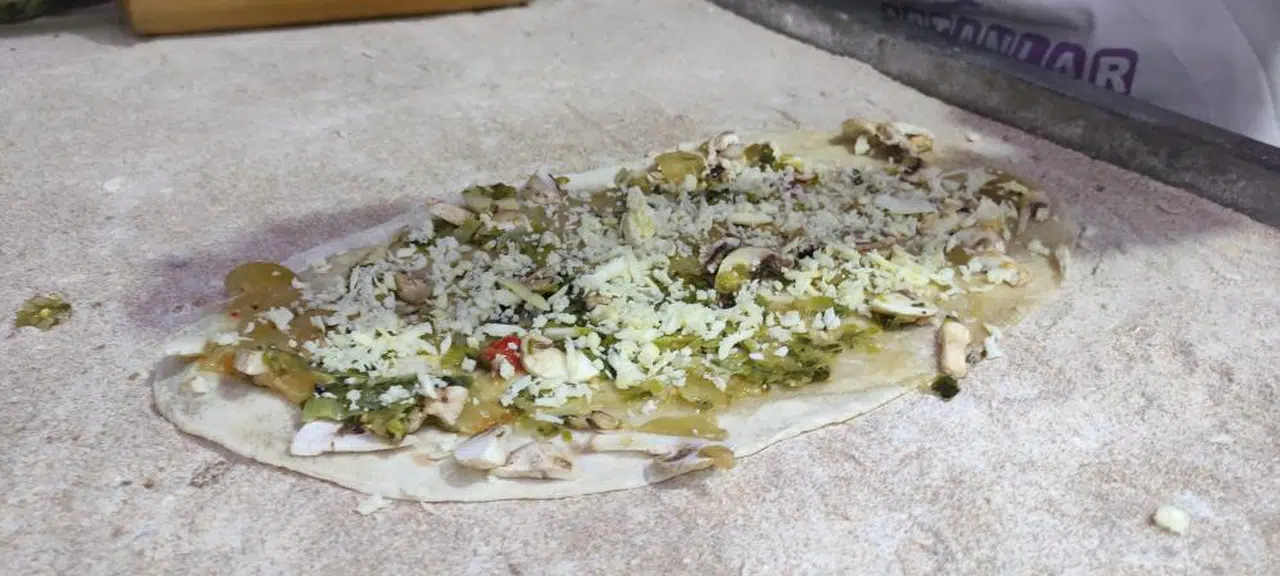 Öyle bir lahmacun yaptı ki kapışılıyor
