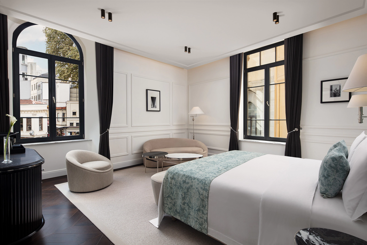 Sanasaryan Han, A Luxury Collection Hotel, İstanbul, tarihi yarımadanın tam kalbinde, konaklama deneyimini lüksle buluşturmak için kapılarını çok yakında açacak.