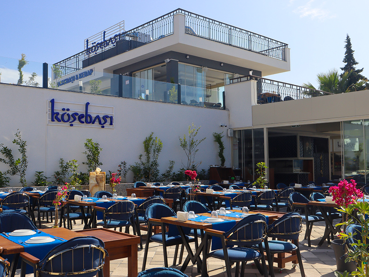 Köşebaşı yeni şubesiyle bu kez Kuşadası’nı lezzetlendirdi