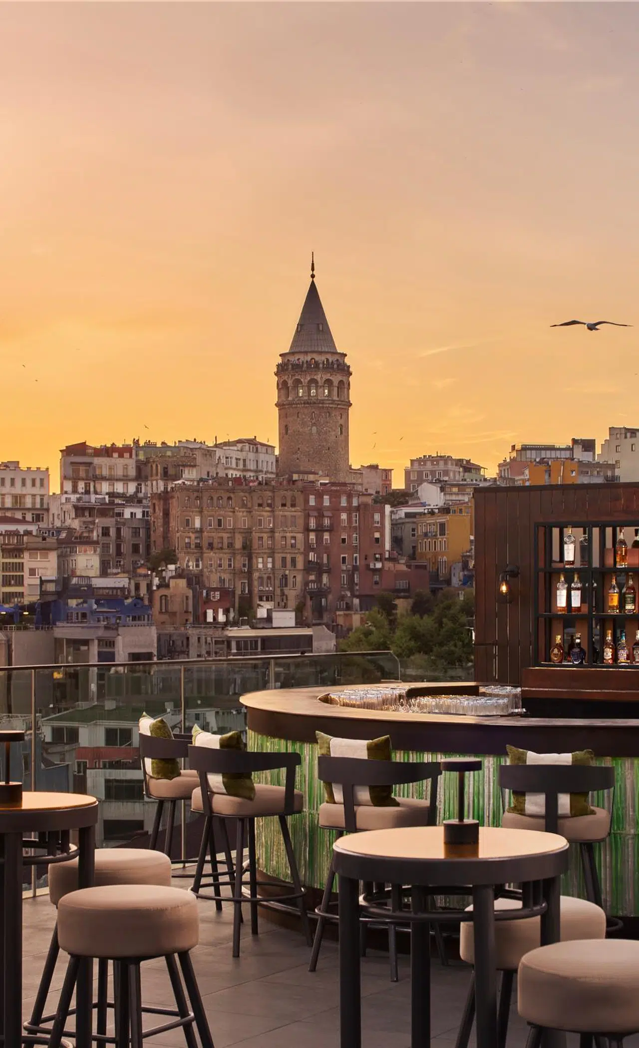 Sky Karaköy, JW Marriott Istanbul Bosphorus'un Terasında Lezzet ve Eğlenceyi Bir Araya Getiriyor.