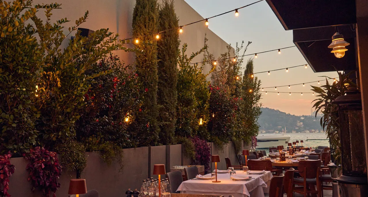 Bodrum’dan Boğaz’a Taşınan Lezzet: Paraliaki Bebek’te Kapılarını Açtı