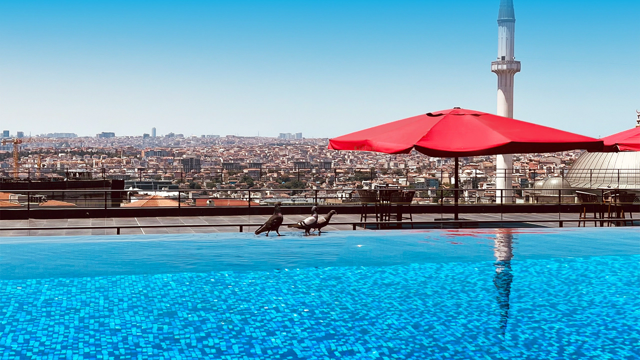 SOFITEL ISTANBUL TAKSİM’DE HAVUZ SEZONU AÇILDI