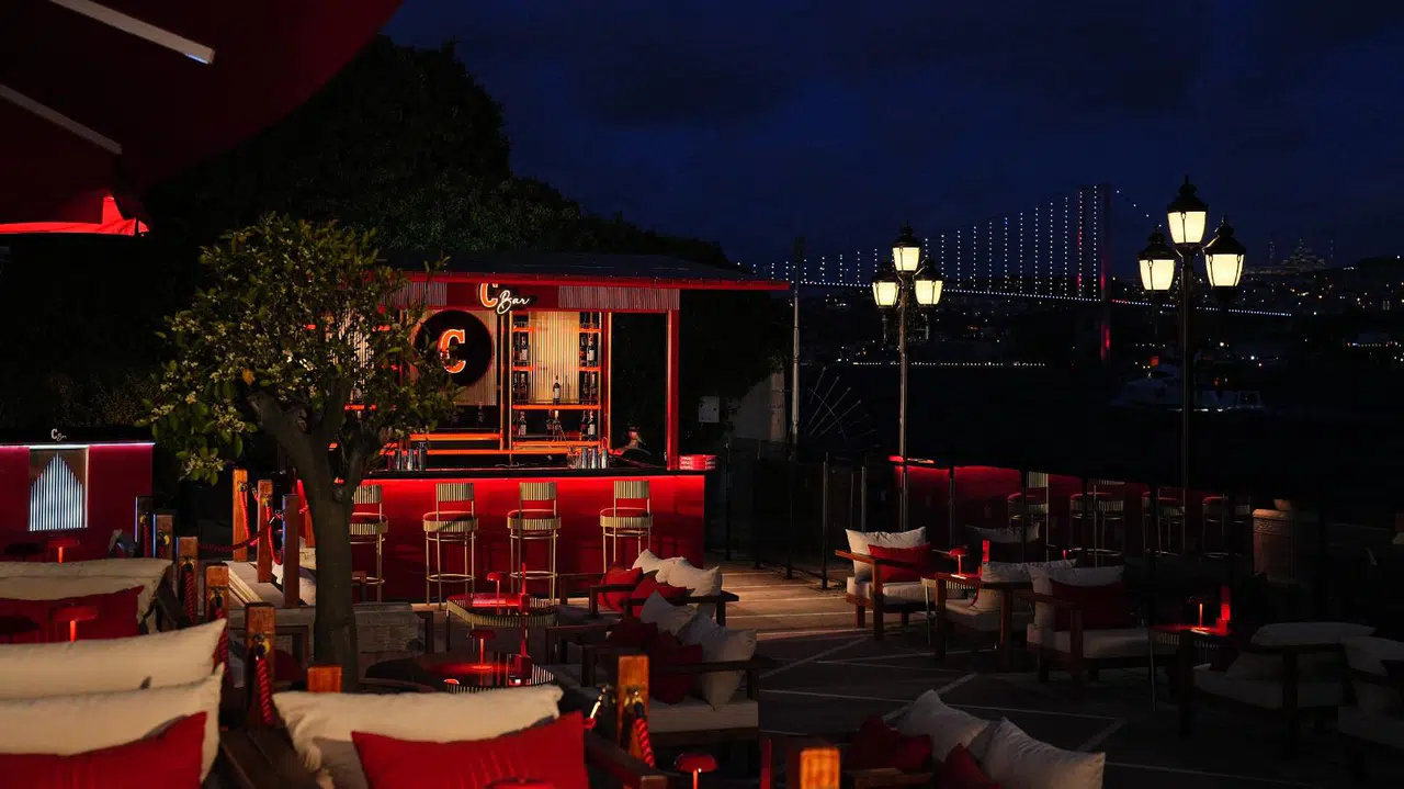 Çırağan Palace Kempinski İstanbul’un Yazlık Mekânı C Bar Sezona Merhaba Dedi