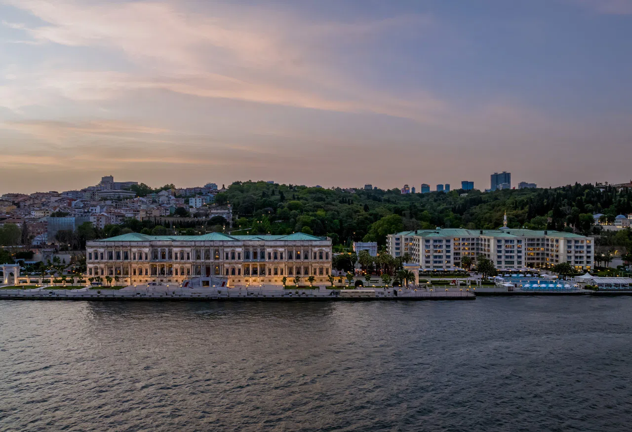 Çırağan Palace Kempinski İstanbul’daki Le Fumoir Bar, Forbes Travel Guide 2025 Star Bars Ödülü’ne Layık Görüldü
