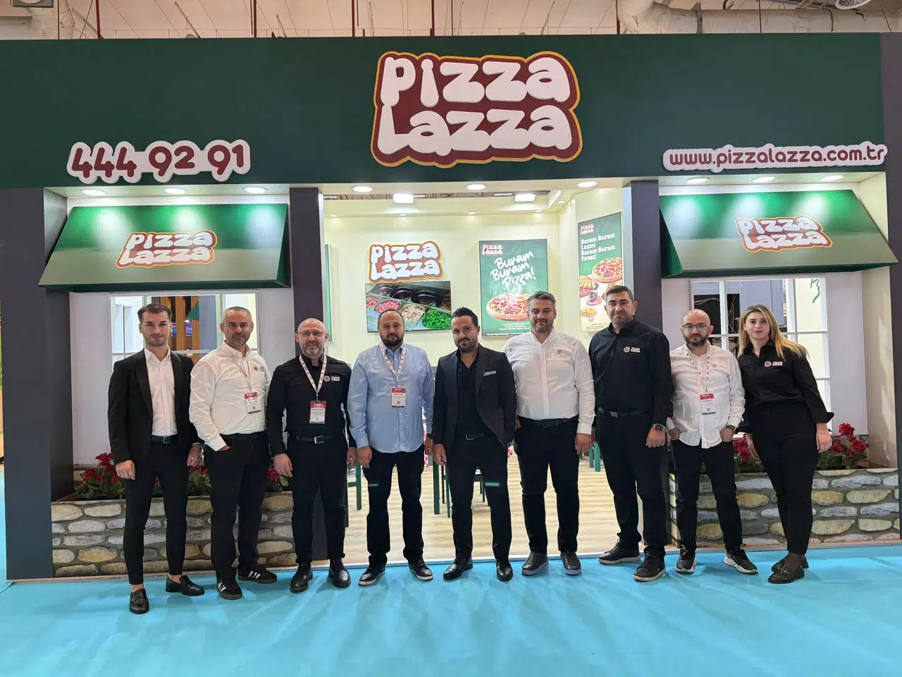 PizzaLazza ve Saloon Burger, "Bayim Olur Musun?" Fuarında Yatırımcıların Gözdesi Haline Geldi!
