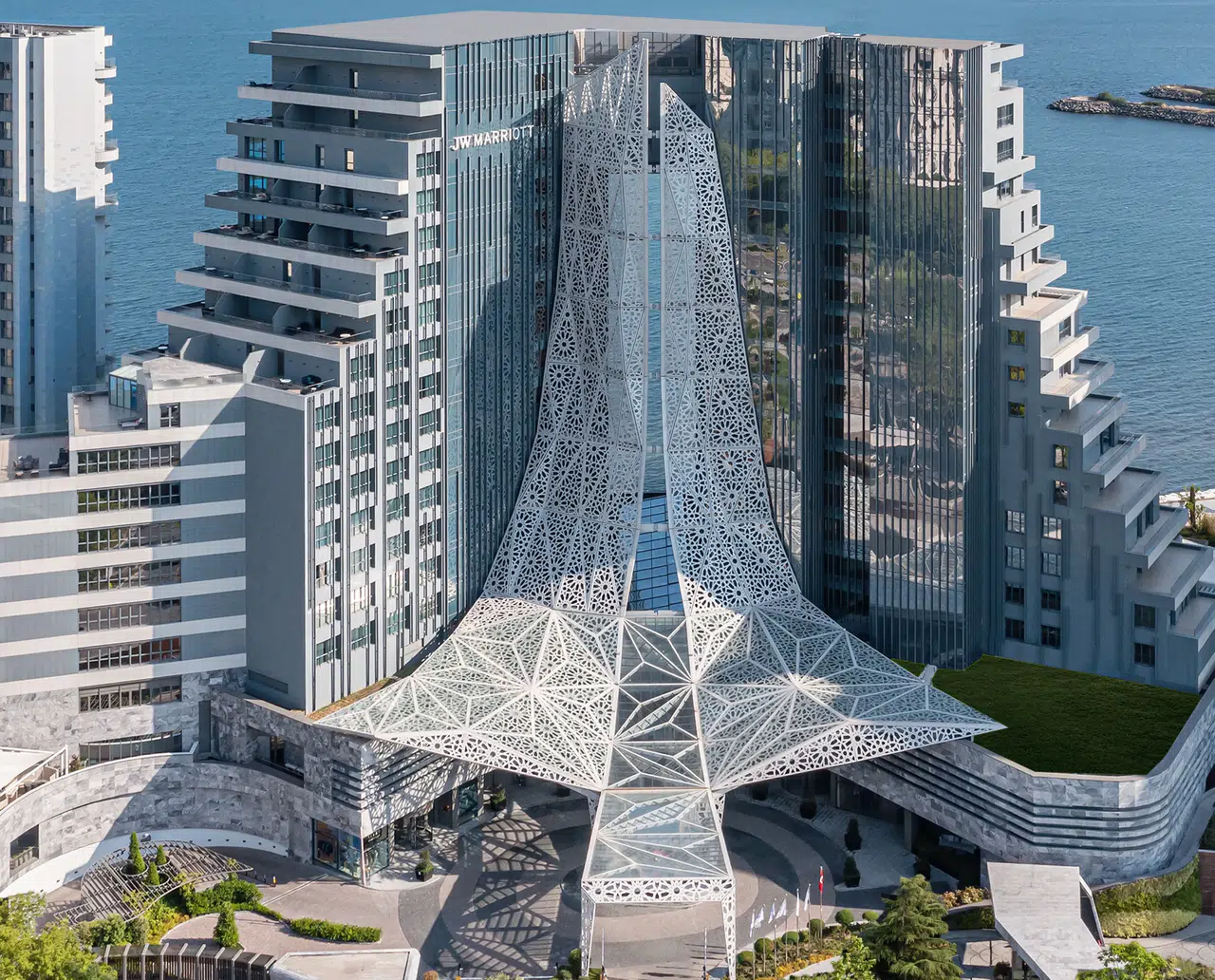 JW Marriott İstanbul, Marmara Denizi'ndeki Lüks Konaklamayı Boğaziçi Bot Sergisi ile Buluşturuyor