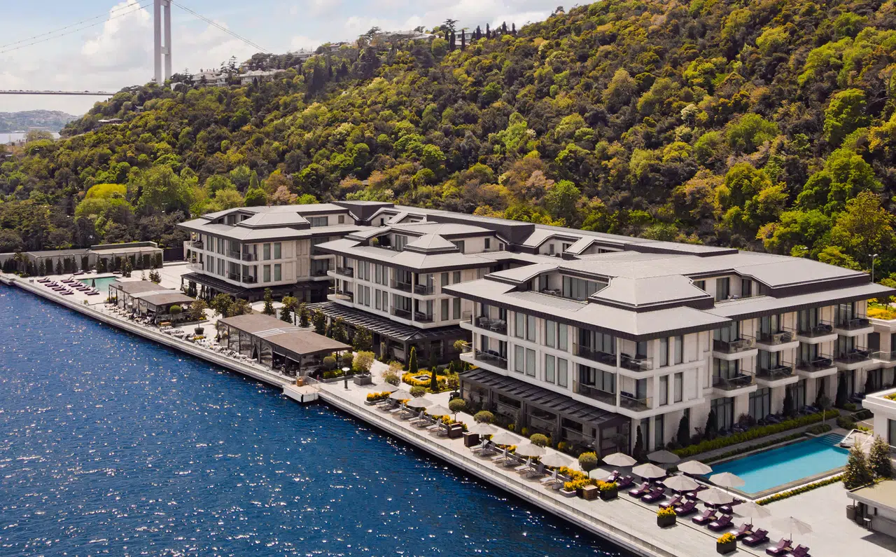 Bosphorus'ün Kalbinde: Mandarin Oriental İstanbul'da Dr. Pratap ile Bütünsel Şifa Deneyimi