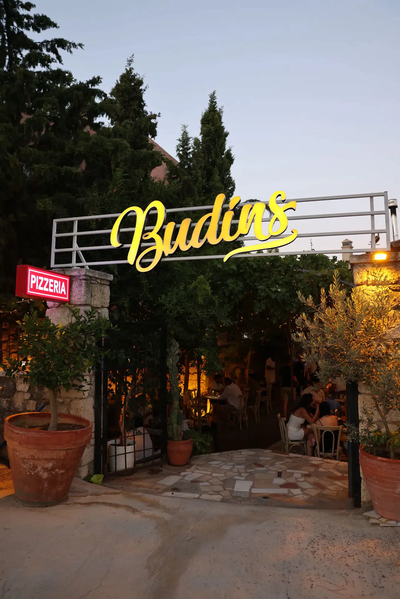 Budins Alaçatı, Kışa Merhaba Derken Isırgan Otu Çorbası ile Sağlığı Ziyafete Dönüştürüyor!