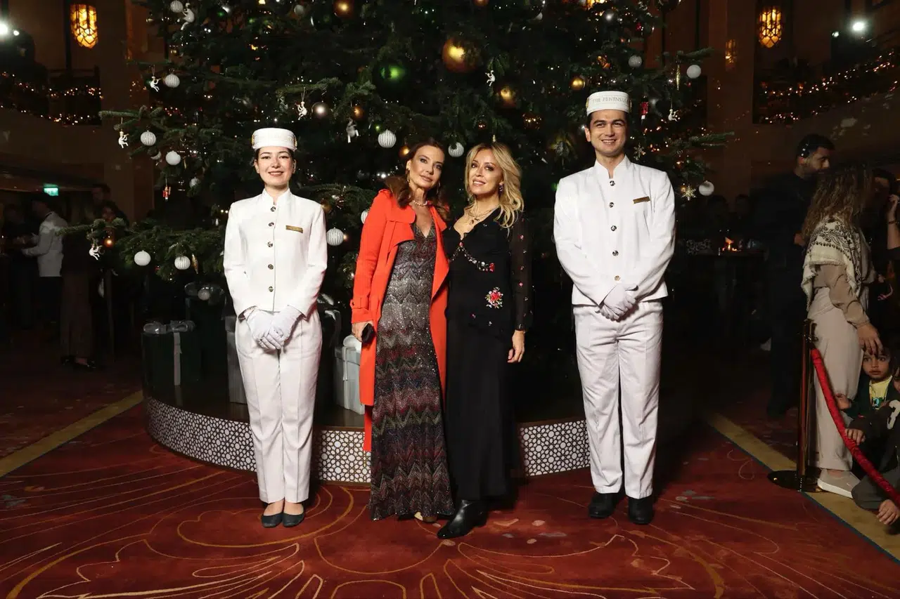 Yeni Yıl Coşkusunu Taçlandıran Peninsula'da Büyüleyici Işıklarla Süslenmiş Geleneksel Yılbaşı Ağacı!