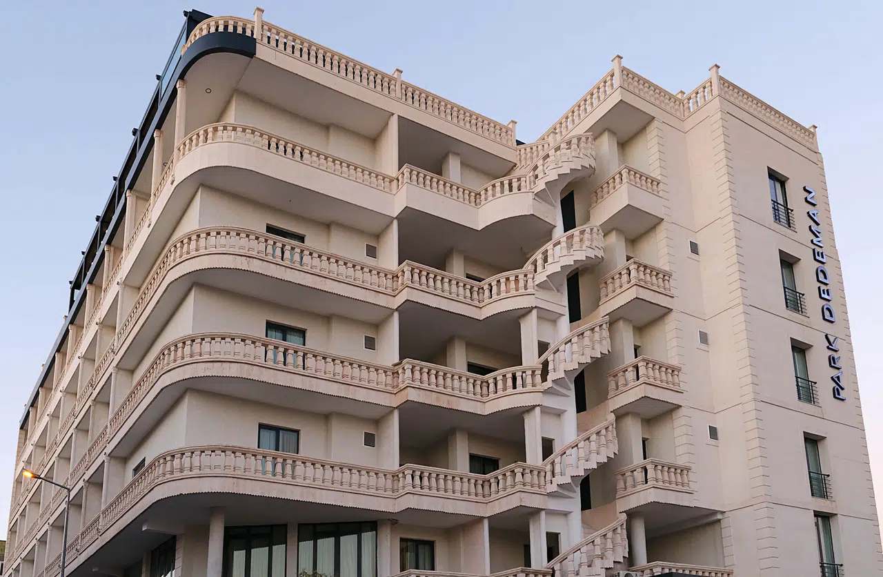 Midyat’ta Misafirperverliğin Yeni Adı: Park Dedeman Kapılarını Açtı!