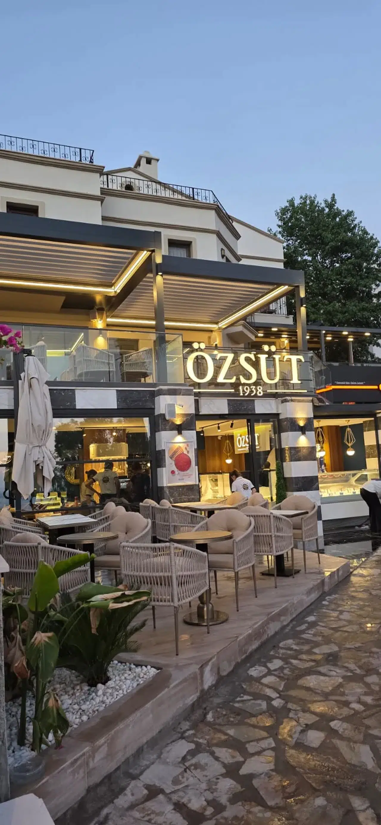 Akdeniz'in Gözde Tatil Noktası, Özsüt Lezzetleri ile Büyülüyor!