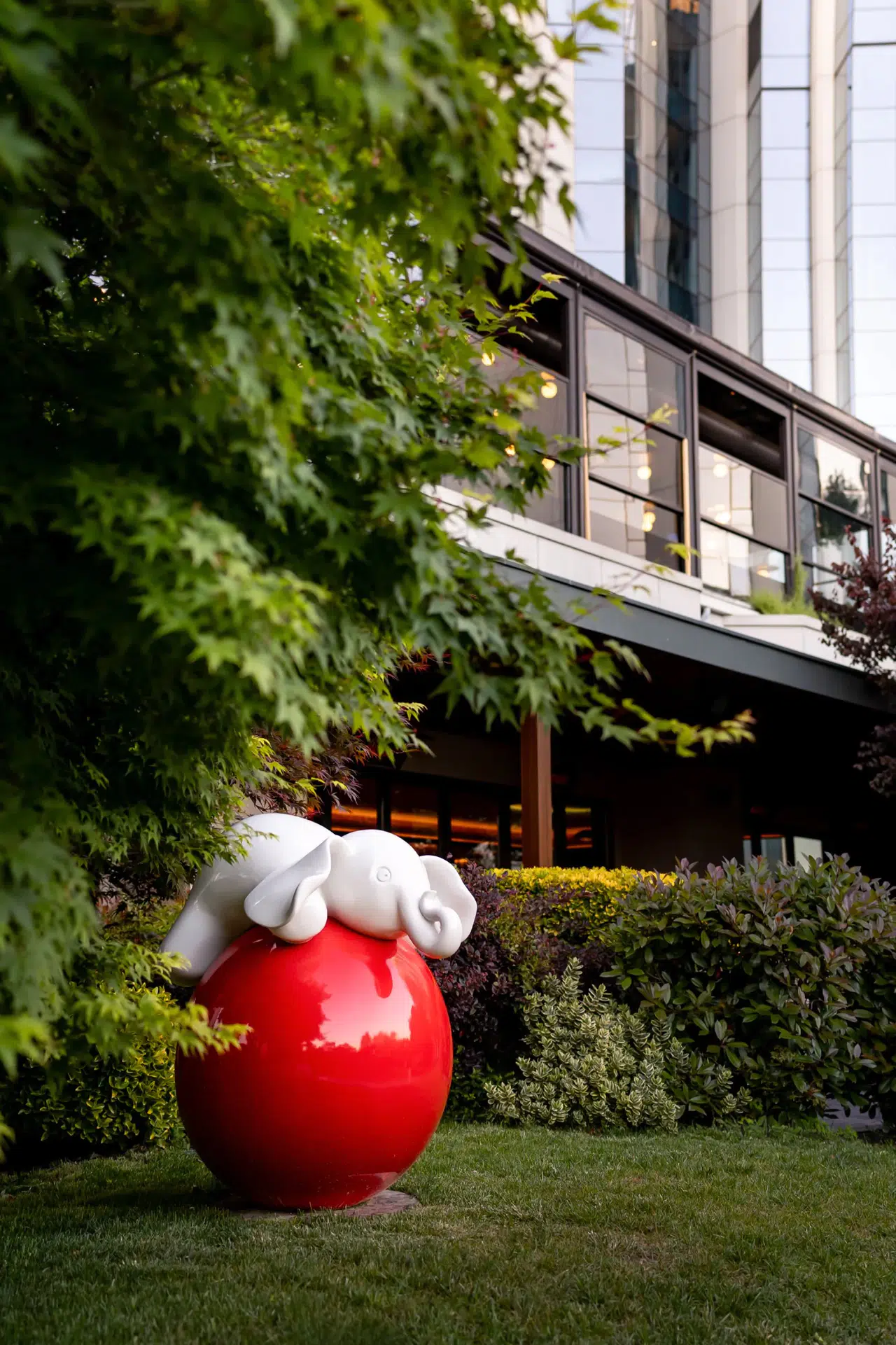 Swissôtel The Bosphorus’ta: Sanat ve Doğanın Büyüsü, Şehrin Merkeziyle Buluşuyor!