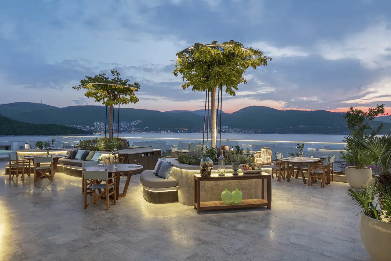 Ezİ’de Taverna Geceleri: Susona Bodrum’da Ege’nin Lezzetleri ve Müziğiyle Dolu Gece Eğlencesi!