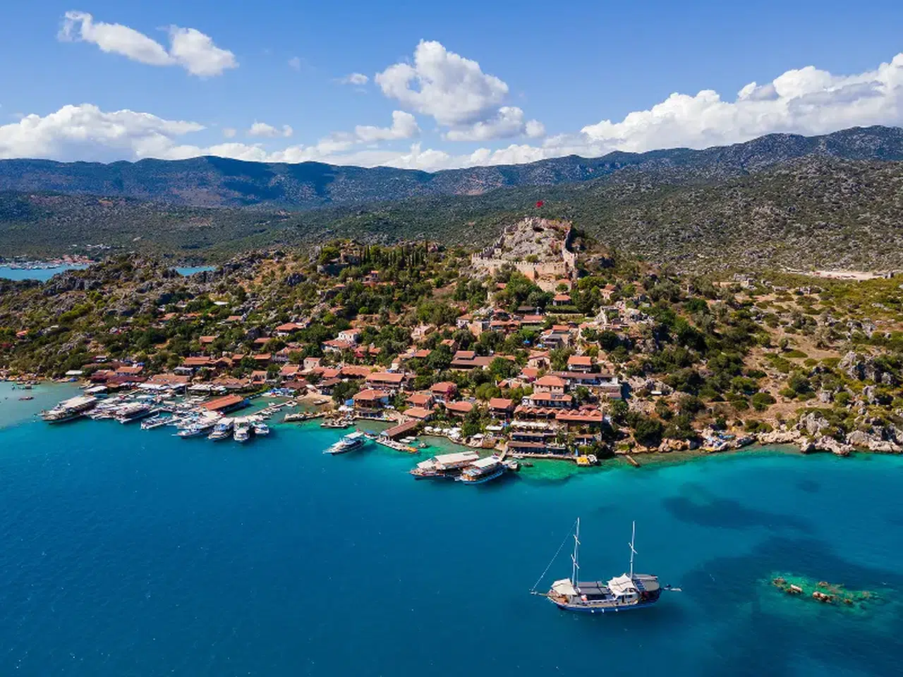 Ege ve Akdeniz'in En İyi 6 Koyu ve Otel Seçenekleri: ENUYGUN.com'un Önerileri!