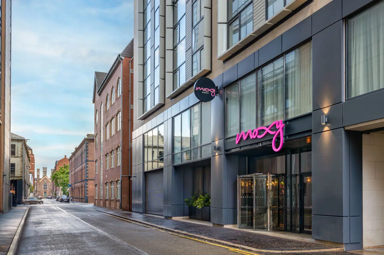 Moxy Hotels, Avrupa, Orta Doğu ve Afrika Bölgesi'ndeki 100. Otelini Törenle Hizmete Aldı!