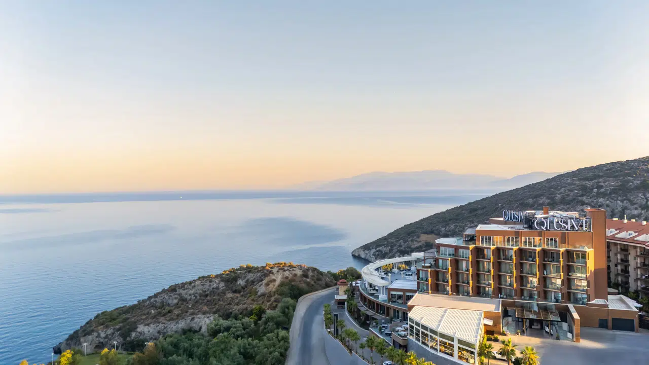 Kuşadası’nda Lüks, Zarafet ve Sakinliğin Buluşma Noktası: Qlusive Hotel Kapılarını Açtı
