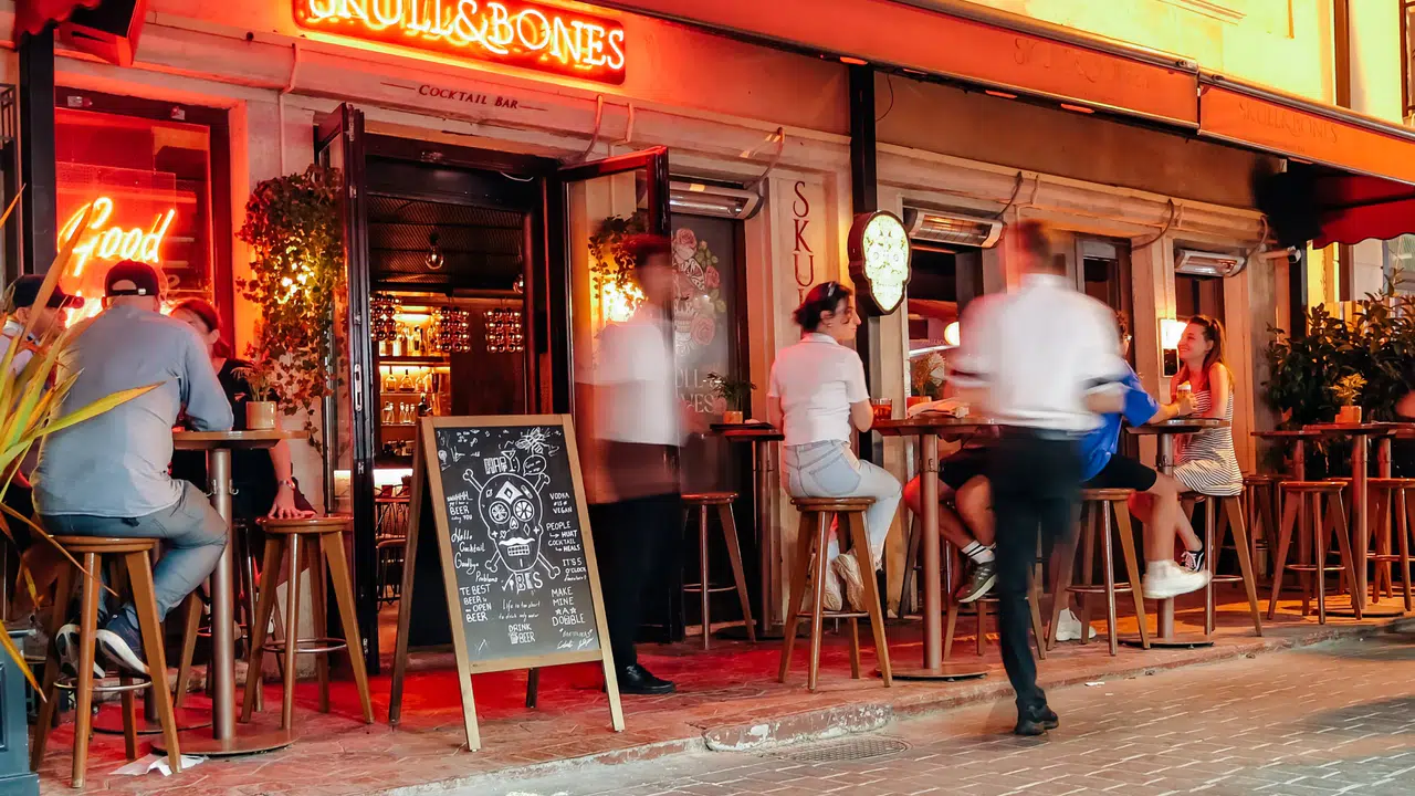 Skull & Bones: Karaköy’ün Ruhunu Sahneye Taşıyan Mekân