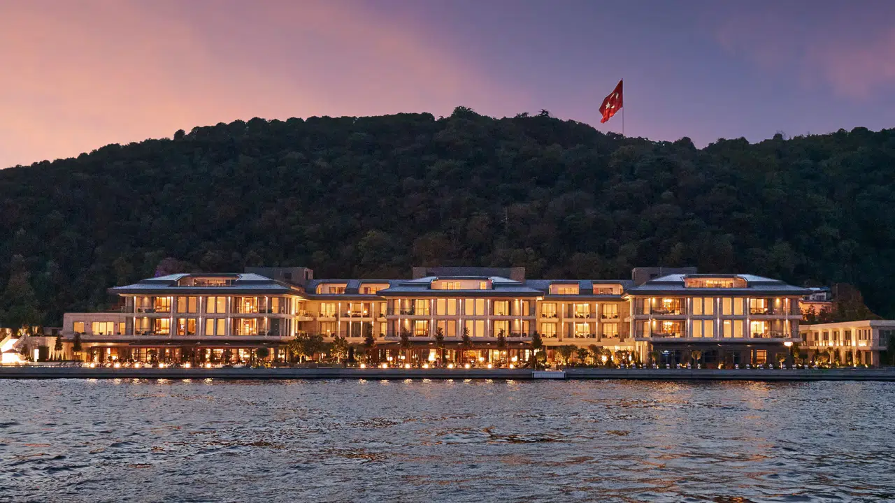 İstanbul'daki Mandarin Oriental Bosphorus'ta Sevgililer Günü'ne Özel Romantik Bir Deneyim!
