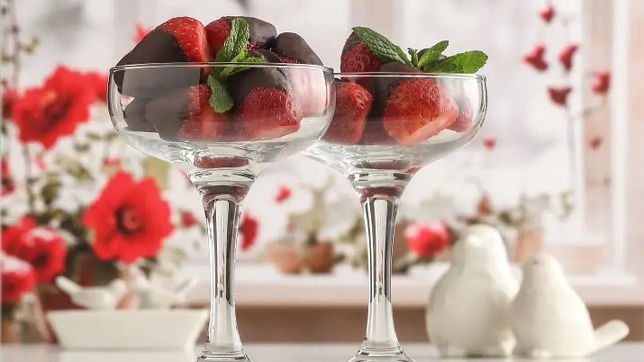 Lav ile Aşkın En Şık Sunumu: Sevgililer Günü Sofralarındaki Parıltı!