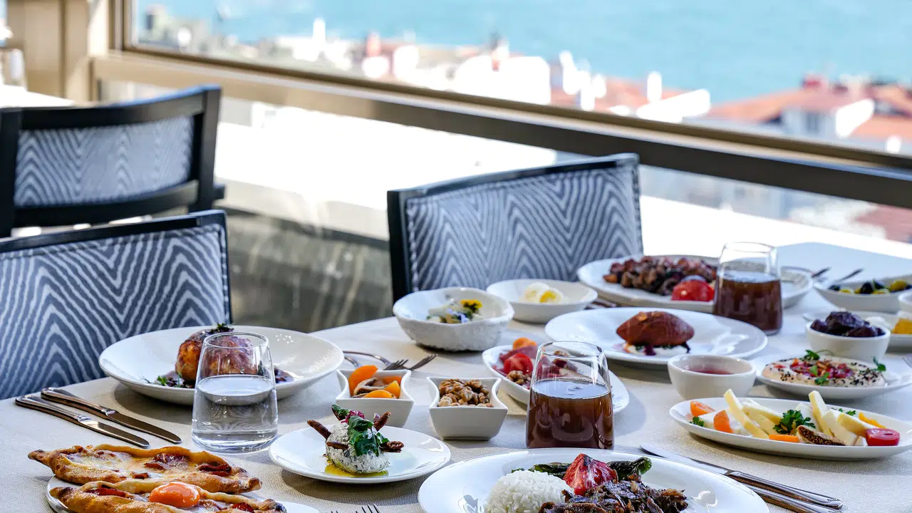 Ramazan Boyunca Geleneksel Tatlar Izaka Terrace’ta Buluşuyor!