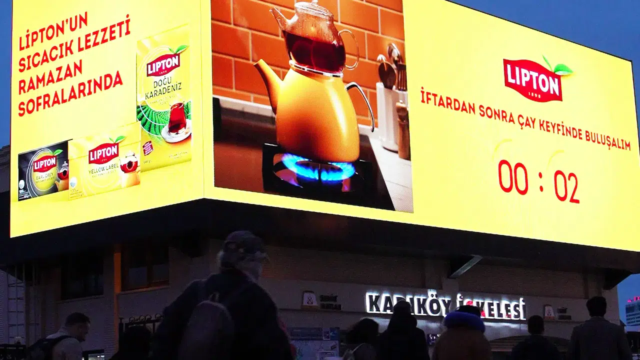 Lipton, Şehrin Merkezinde İftara Sayım Başlattı!