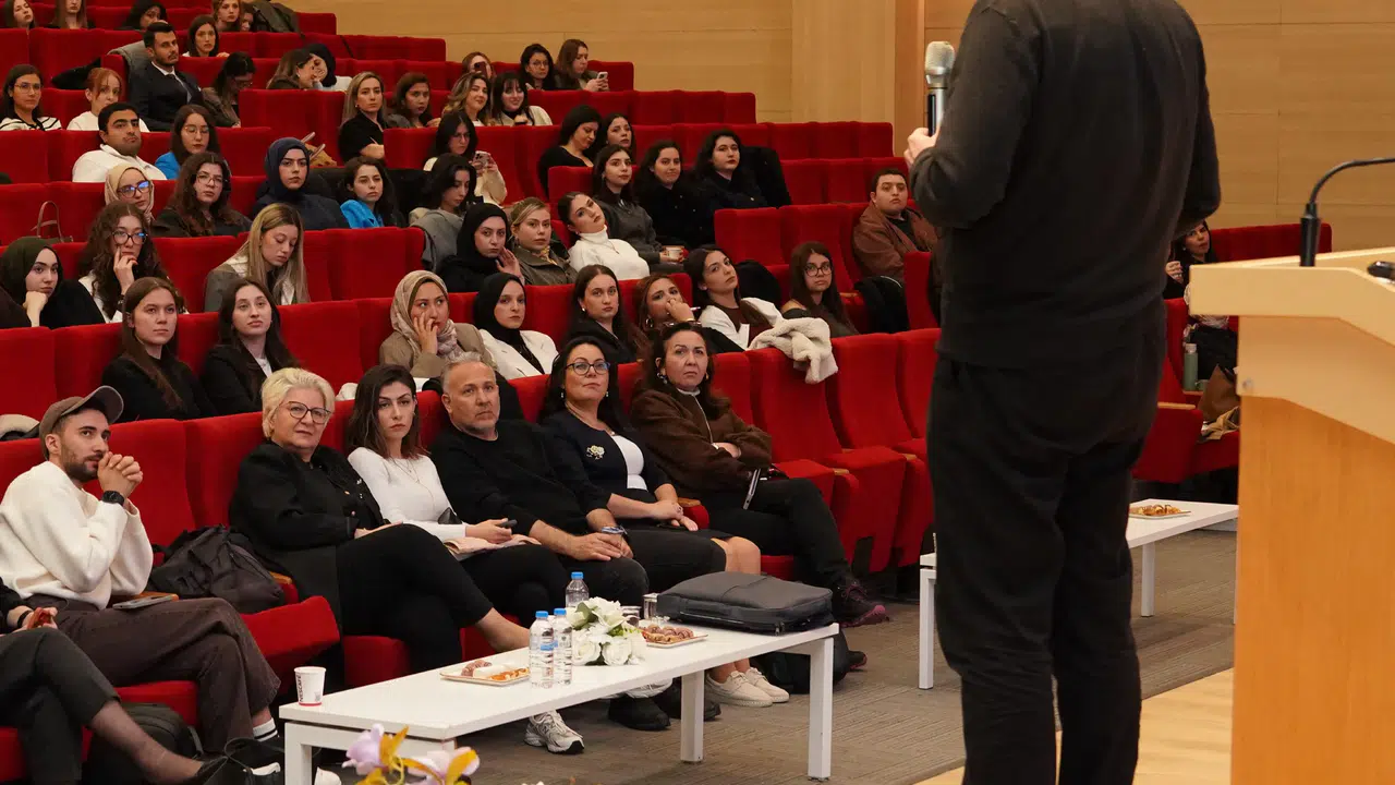 Komili, Sağlıklı Yaşam Zirvesi'nde Zeytinyağının Faydalarını Gözler Önüne Serdi