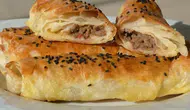 Kahvaltıda Zahmetsiz ve Harika Bir Seçenek: Çıtır Kıymalı Börek Tarifi!