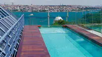 Rooftop Sonsuzluk Havuzu: Şehir Hayatından Uzaklaşmanın Yeni Yolu