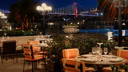 Boğaziçi’nde Yaz Rüyası: İstanbul’da Öğle ve Akşam Yemekleri, Pazar Brunch’ı ile Müzik Dolusu Günler Sizi Bekliyor!