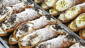 Sicilya'nın Eşsiz Tadı: Cannoli Yapımı ve İpuçları