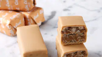 Nostalji Dolu Lezzetler: Şekerci Cafer Erol’un Yenilikçi Sütlü Çikolatalı ve Tahinli Gofretleri