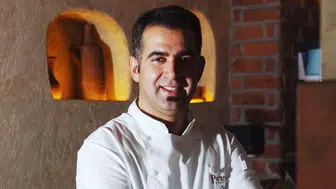 Geleneksel Tatlarla Donatılmış Bir Yılbaşı Masası: Geçmişten Günümüze Bir Yolculuk