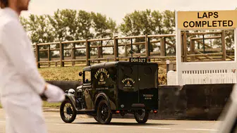 **The Peninsula London, İngiliz Zanaat ve Otomotiv Mirasını Goodwood Revival 2025 ile Birlikte Kutluyor**