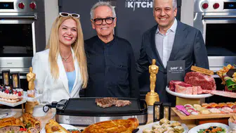 Karaca, Üç Yıldır Yıldızlarla Birlikte Sofraları Süslüyor!