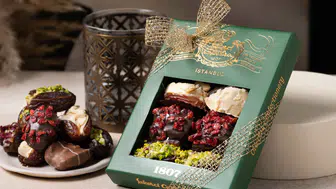 Cafer Erol İftar Sofralarında Güllaç ve Çikolata ile Göz Kamaştırıyor!