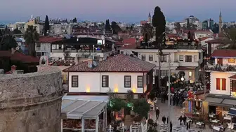 Kaleiçi'nde 1000 Kişilik İftar Sofrası: Turizmcilere Umut Veren Bir Sezon İçin Dua Töreni Gerçekleşti