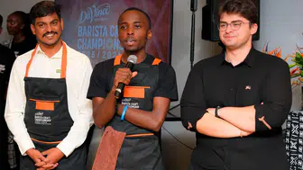 Türkiye'nin Gururu: Çetin Alpay, 2025-26 DaVinci Gourmet Barista Craft Şampiyonası MISA Bölge Finali'nde Birinciliği Elde Etti!
