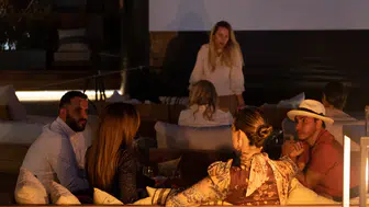 Boğaz Manzaralı Sinema Keyfi: Ritz-Carlton İstanbul'da Filmlerle Dolu Geceler!