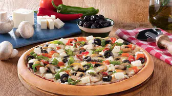 Ege'nin Lezzetleri PizzaLazza'da Hayat Buluyor: İşte Egeli Pizza!
