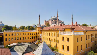 Four Seasons Hotel Bosphorus ve Four Seasons Hotel Sultanahmet, Condé Nast Traveler'ın Prestijli "Triple Crown" Koleksiyonuna Seçildi!