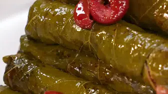 Vişne Aromalı Geleneksel Yaprak Sarma Tarifi: Sofralara Eşsiz Bir Lezzet Katıyor!