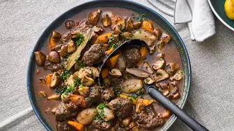 Fransız Mutfağının İkonik Tadı: Bourguignon'un Tarihsel ve Gastronomik Önemi