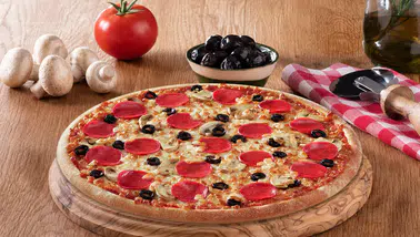 PizzaLazza'dan Klasik Pizza Tutkunlarına Özel: Doyurucu Üçlü Pizza İle Tanışın!