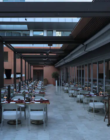 İzmir'de Yeni Lezzet Durağı: Comensa, Swissôtel Büyük Efes'te Açıldı