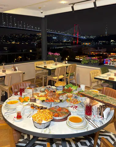 Boğaz'da Geleneksel İftar ve Sahur Keyfi: Lezzetlerle Dolu Buluşmalar!